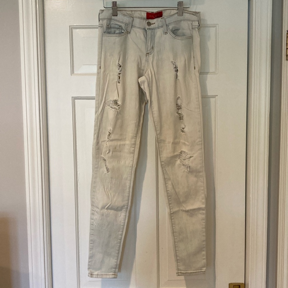 Akira Chicago Red Label size 27 distressed jeans. Super soft